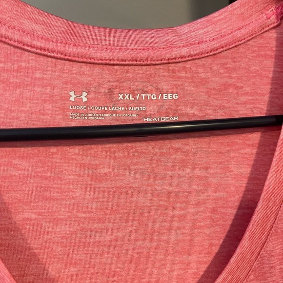 XXL Under Armour athletic top in bring pink. Gently worn, great condition - Picture 2 of 2